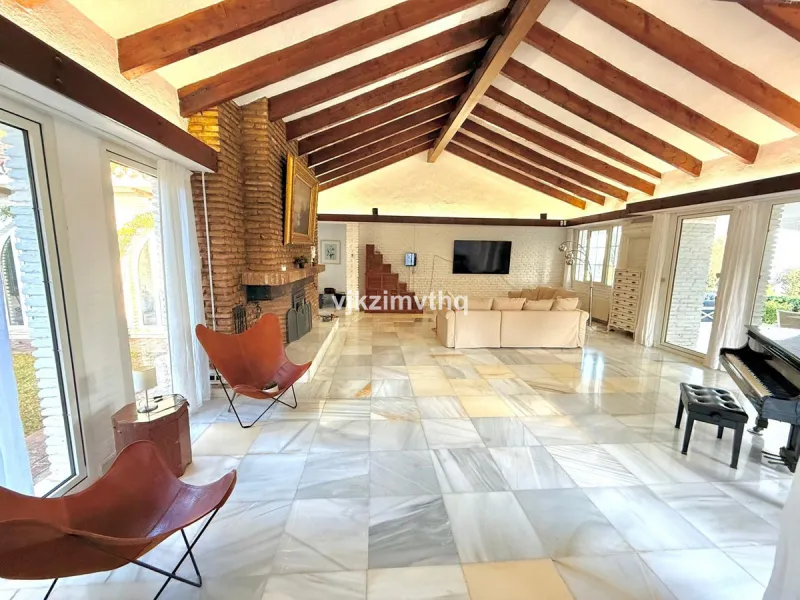 Located in the prestigious and historically significant Rancho Domingo, this exceptional single-story residence offers a rare opportunity to own a home in one of Costa del Sol's most iconic urbanizations. Designed by a student of Frank Lloyd Wright, Ranch