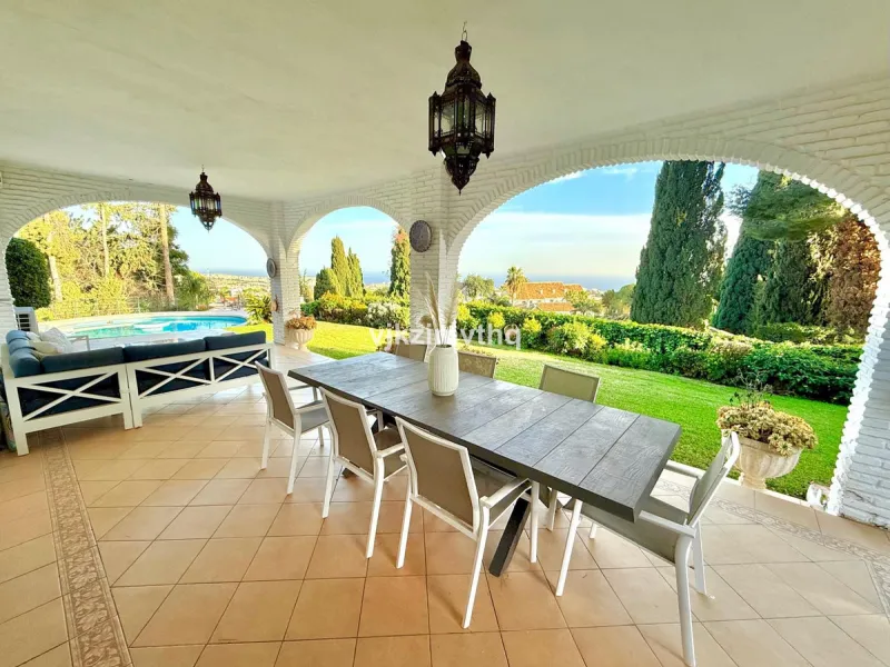 Located in the prestigious and historically significant Rancho Domingo, this exceptional single-story residence offers a rare opportunity to own a home in one of Costa del Sol's most iconic urbanizations. Designed by a student of Frank Lloyd Wright, Ranch