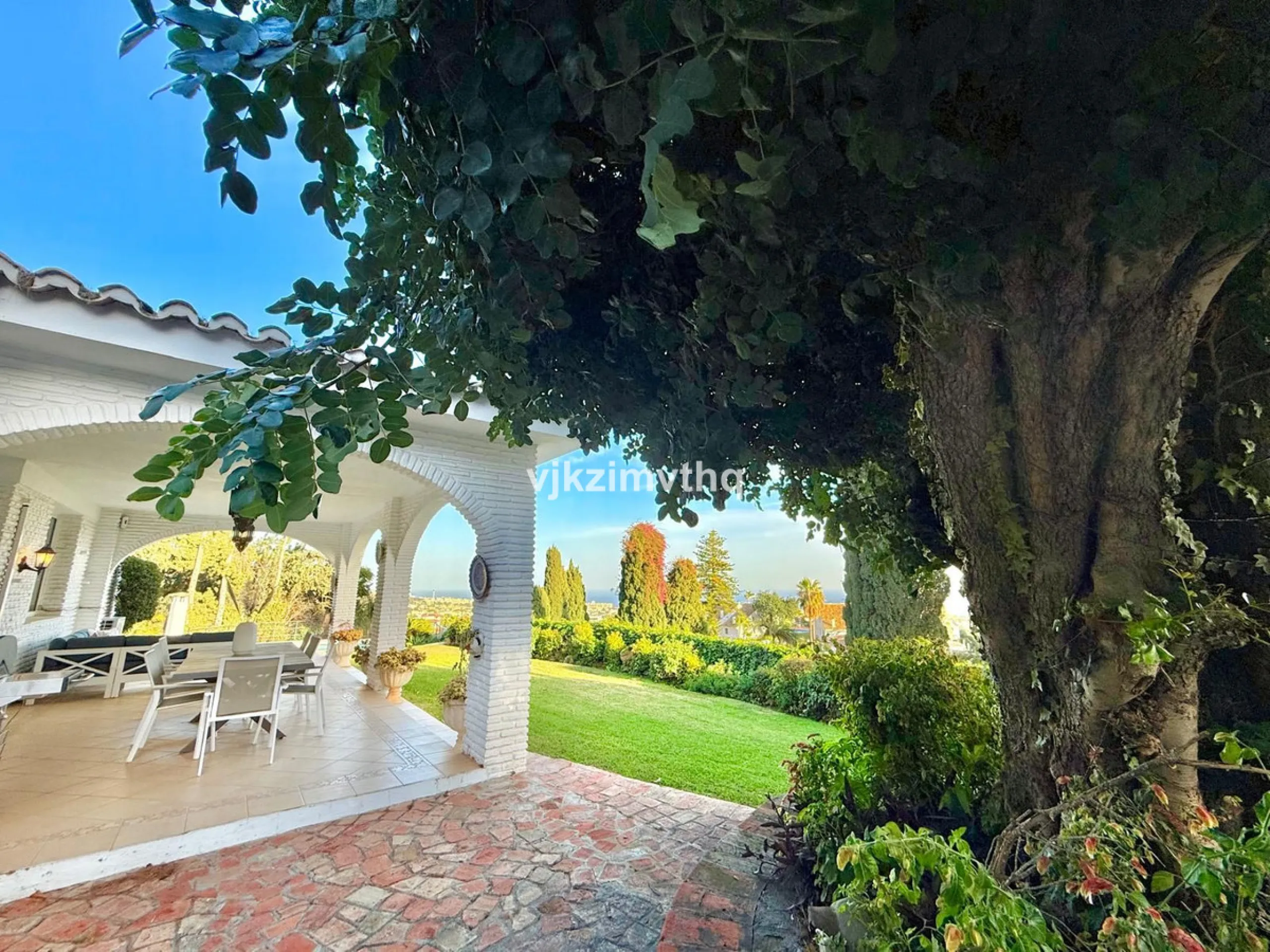 Located in the prestigious and historically significant Rancho Domingo, this exceptional single-story residence offers a rare opportunity to own a home in one of Costa del Sol's most iconic urbanizations. Designed by a student of Frank Lloyd Wright, Ranch