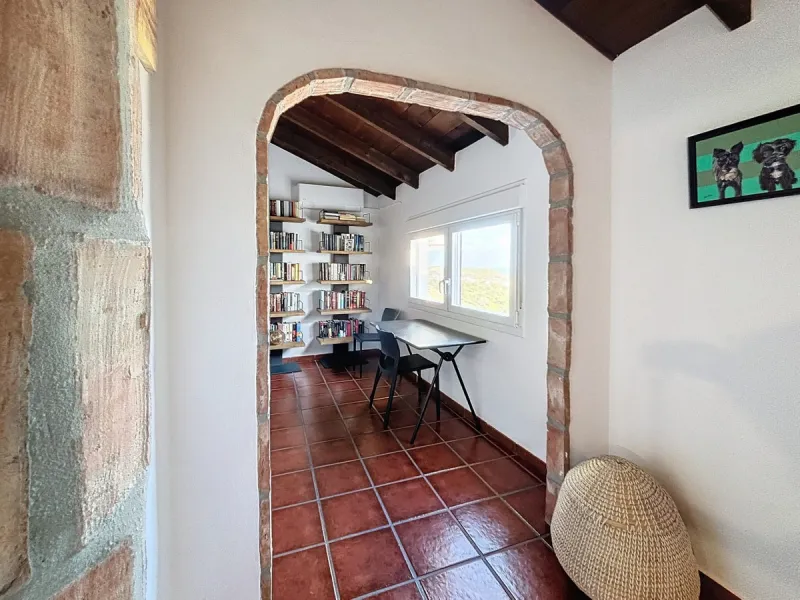 Spectacular finca in Almayate, combining rural tranquility with modern comforts. With 308 m2 of built area, this property features 4 spacious bedrooms and 4 bathrooms, distributed across two independent houses. An ideal place to enjoy panoramic views of t
