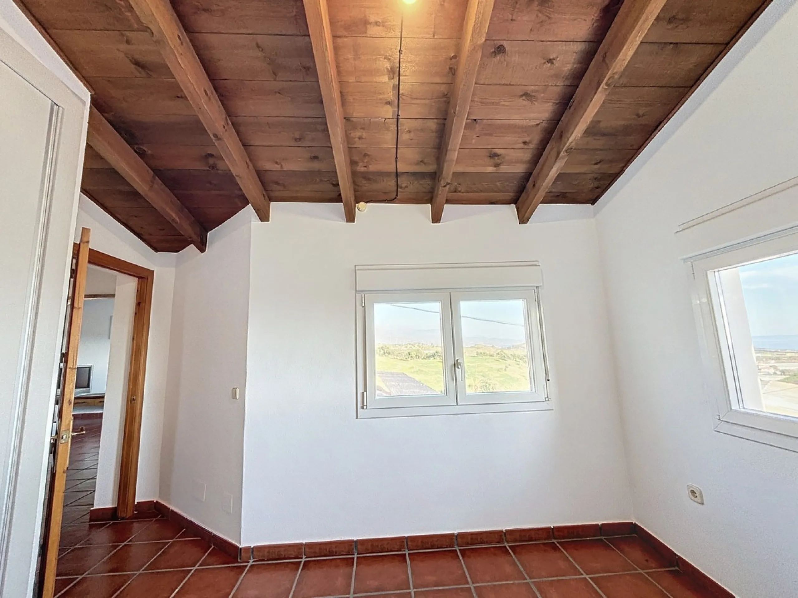 Spectacular finca in Almayate, combining rural tranquility with modern comforts. With 308 m2 of built area, this property features 4 spacious bedrooms and 4 bathrooms, distributed across two independent houses. An ideal place to enjoy panoramic views of t