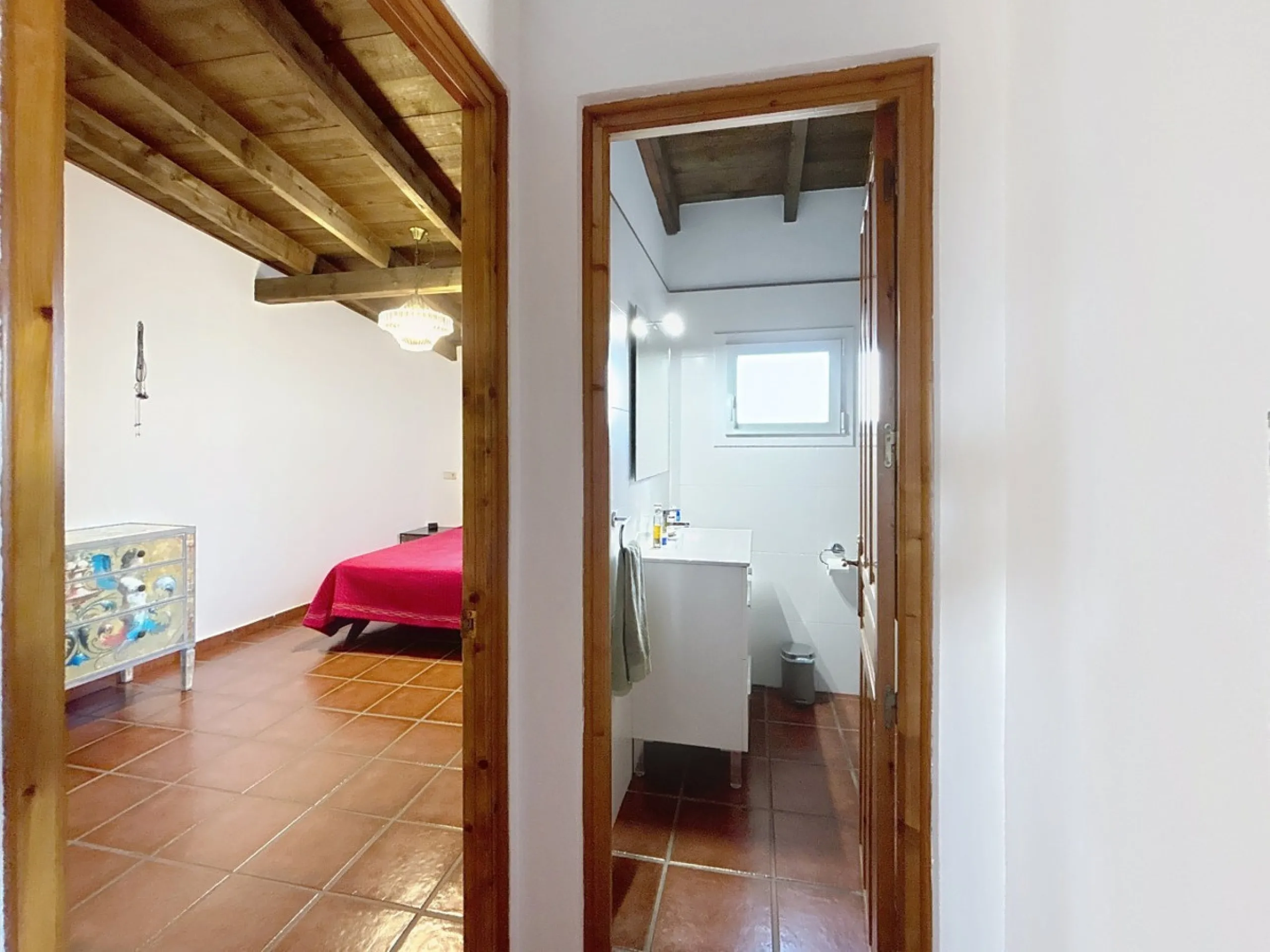 Spectacular finca in Almayate, combining rural tranquility with modern comforts. With 308 m2 of built area, this property features 4 spacious bedrooms and 4 bathrooms, distributed across two independent houses. An ideal place to enjoy panoramic views of t