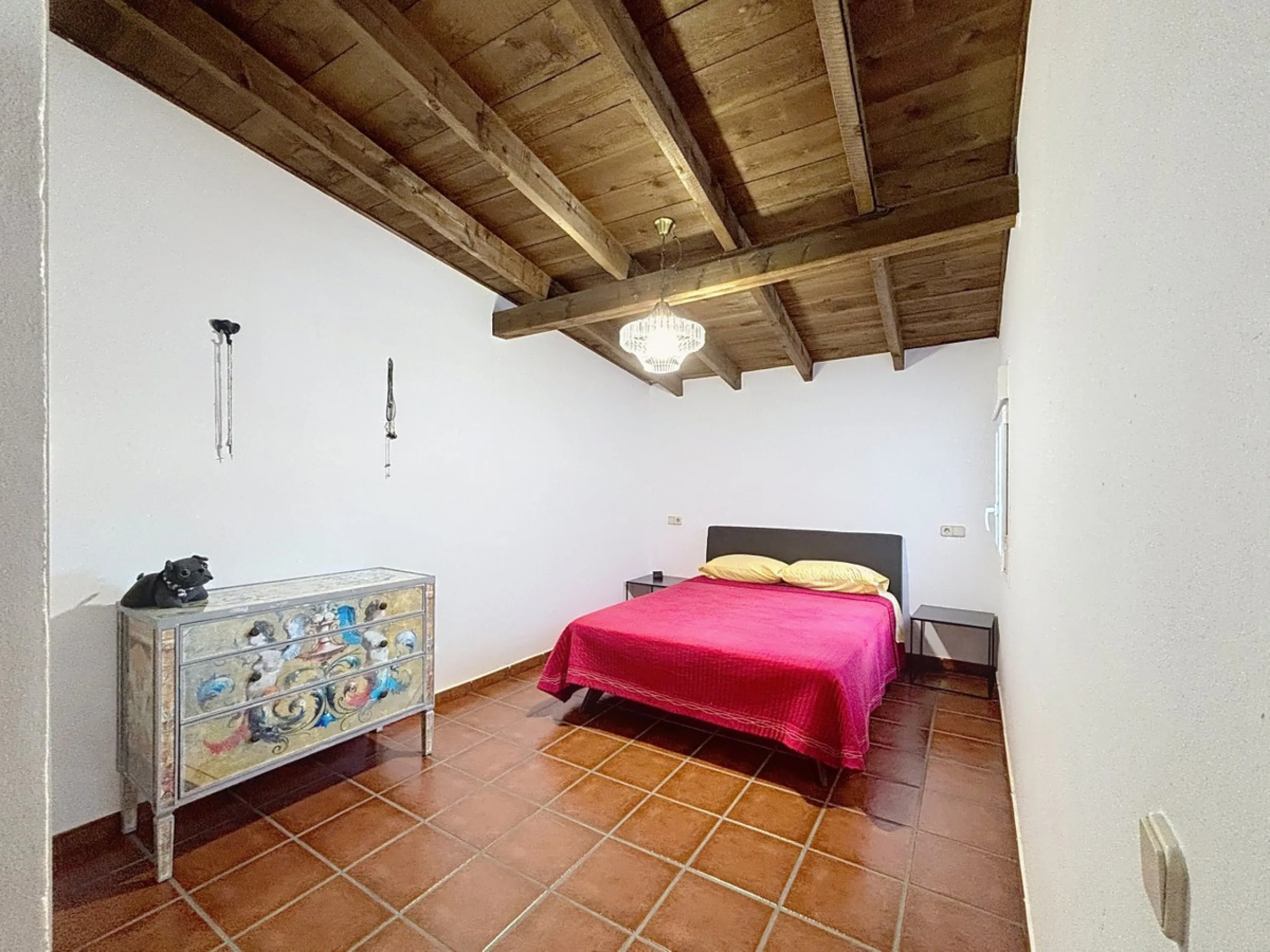 Spectacular finca in Almayate, combining rural tranquility with modern comforts. With 308 m2 of built area, this property features 4 spacious bedrooms and 4 bathrooms, distributed across two independent houses. An ideal place to enjoy panoramic views of t