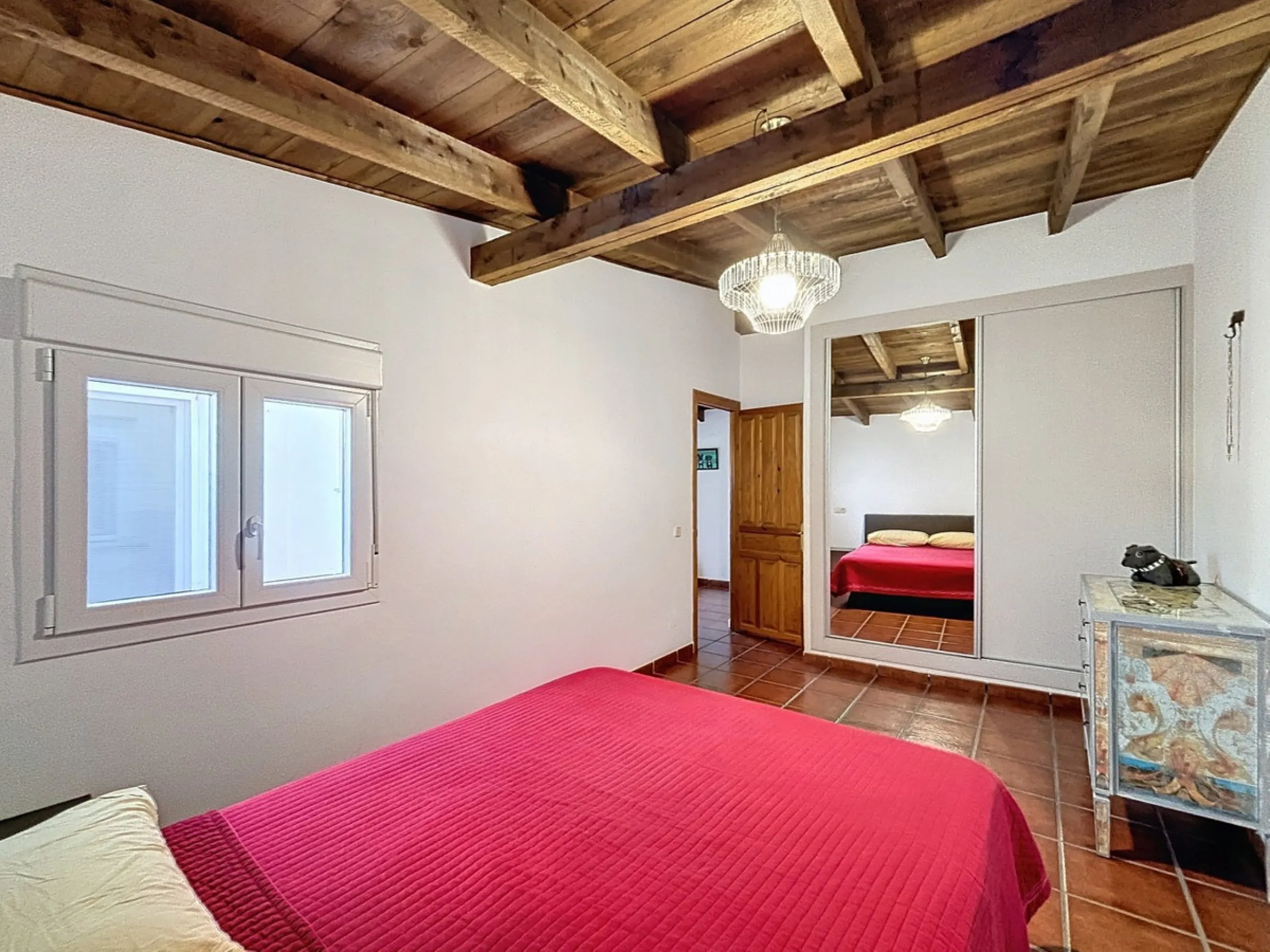 Spectacular finca in Almayate, combining rural tranquility with modern comforts. With 308 m2 of built area, this property features 4 spacious bedrooms and 4 bathrooms, distributed across two independent houses. An ideal place to enjoy panoramic views of t
