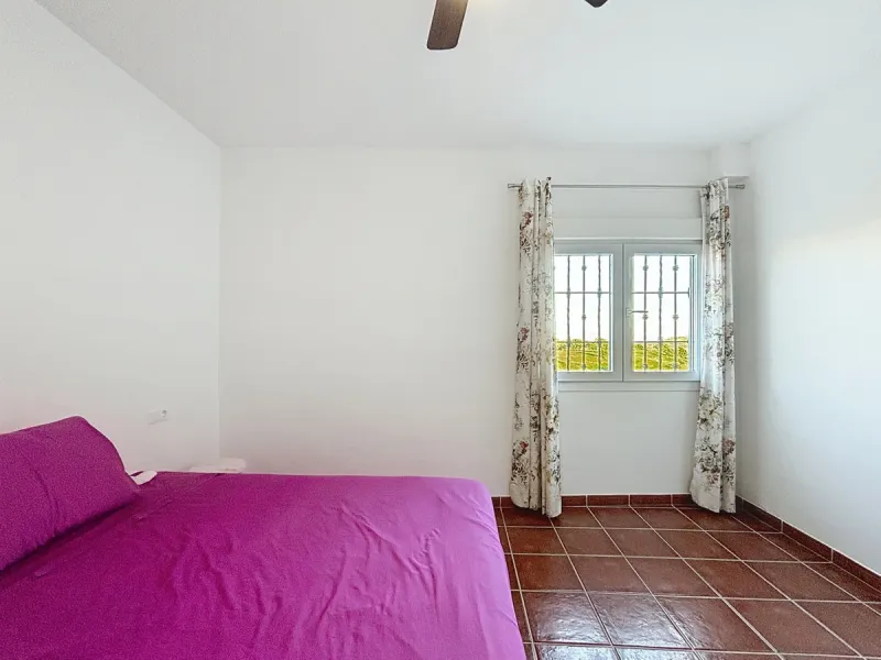 Spectacular finca in Almayate, combining rural tranquility with modern comforts. With 308 m2 of built area, this property features 4 spacious bedrooms and 4 bathrooms, distributed across two independent houses. An ideal place to enjoy panoramic views of t