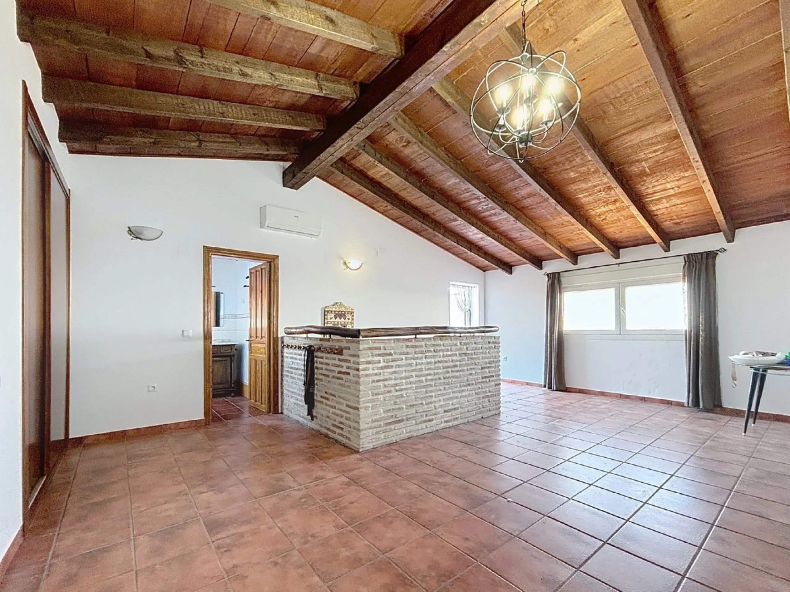 Spectacular finca in Almayate, combining rural tranquility with modern comforts. With 308 m2 of built area, this property features 4 spacious bedrooms and 4 bathrooms, distributed across two independent houses. An ideal place to enjoy panoramic views of t