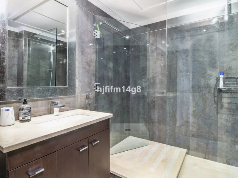 Are you looking for a property for sale in a prime Nueva Andalucía location? Introducing you to this spacious unit in one of the most popular urbanisations of the area. Not only is it a golfer's paradise, but it enjoys an elevated position with beautiful 