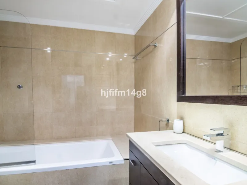 Are you looking for a property for sale in a prime Nueva Andalucía location? Introducing you to this spacious unit in one of the most popular urbanisations of the area. Not only is it a golfer's paradise, but it enjoys an elevated position with beautiful 
