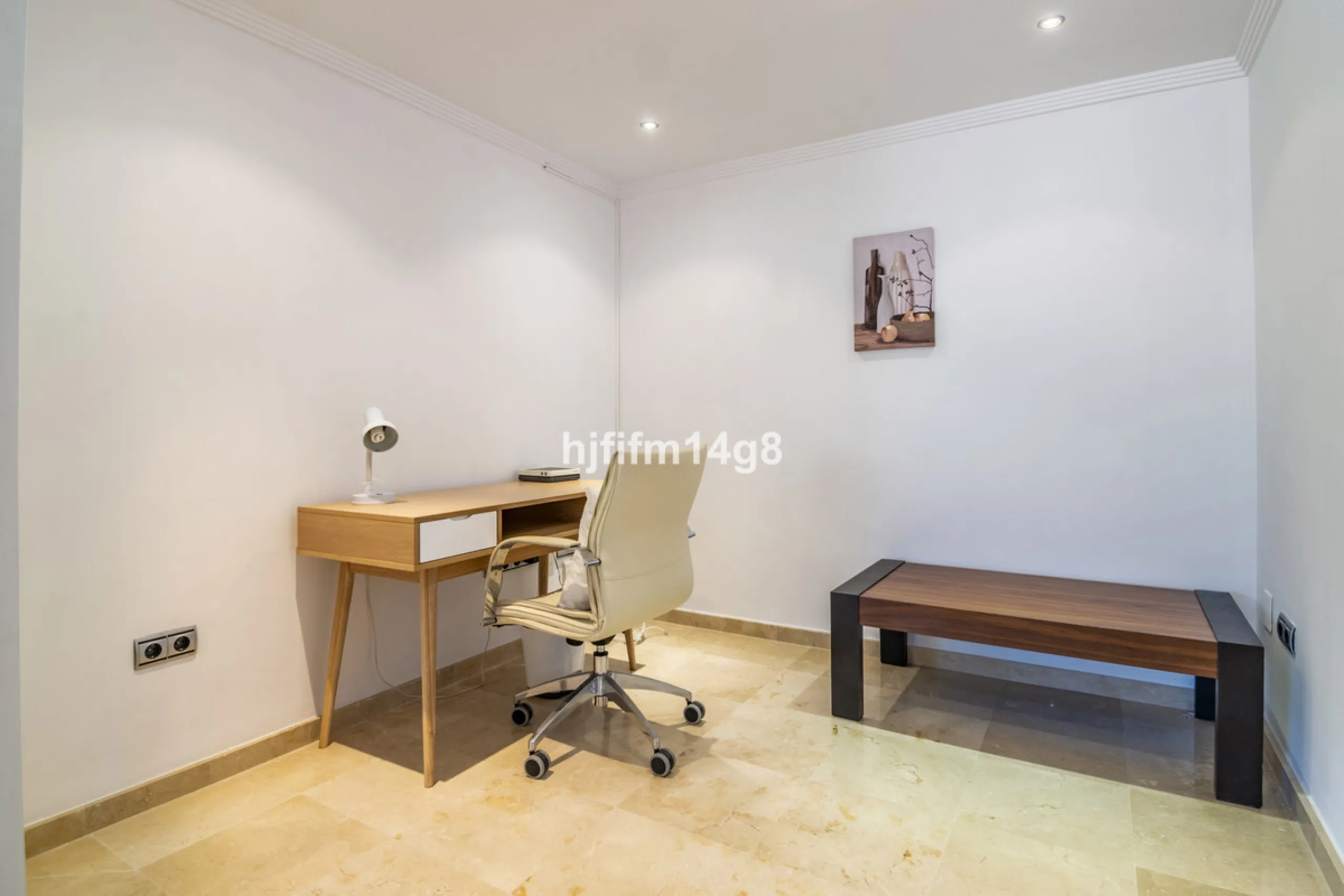 Are you looking for a property for sale in a prime Nueva Andalucía location? Introducing you to this spacious unit in one of the most popular urbanisations of the area. Not only is it a golfer's paradise, but it enjoys an elevated position with beautiful 