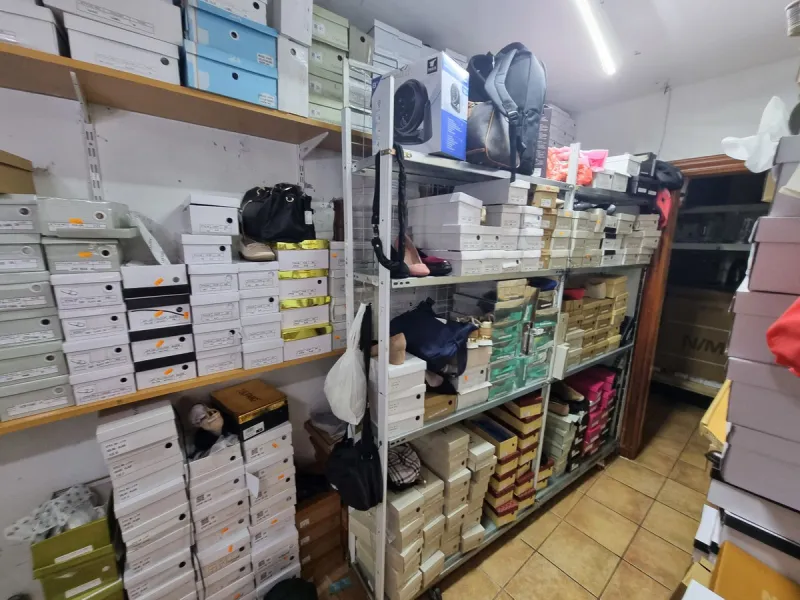 Located in the most vibrant commercial district of San Pedro Pueblo, near of Primor ,this 72 sqm premises offers a premier opportunity for visionaries and investors alike. Its strategic street-level position ensures high footfall and maximum brand exposur