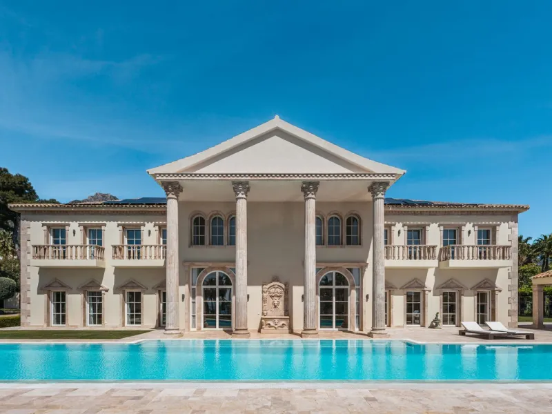 Großzügige Villa mit Meerblick und umfassender privater Ausstattung in Marbella