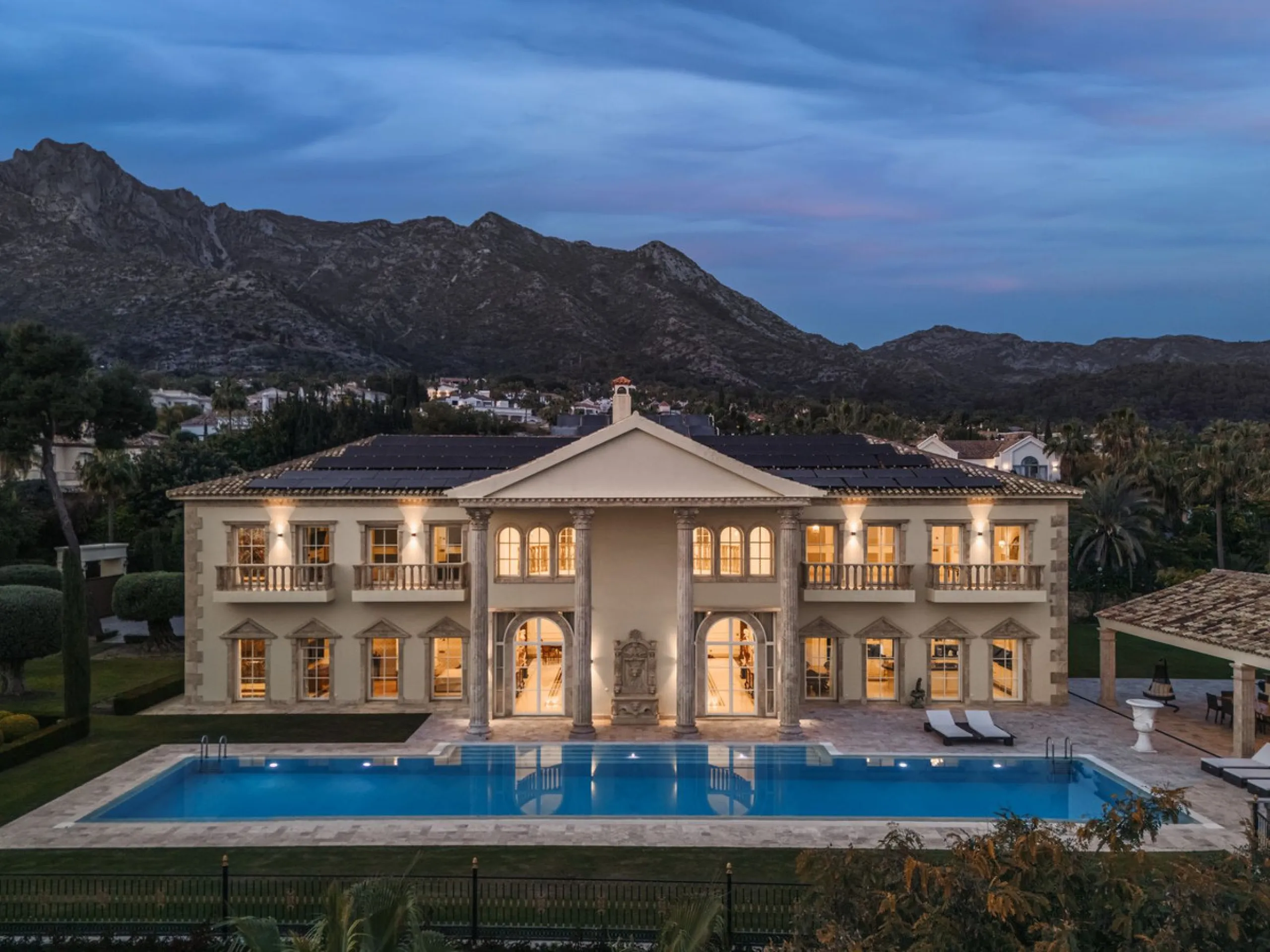 Großzügige Villa mit Meerblick und umfassender privater Ausstattung in Marbella