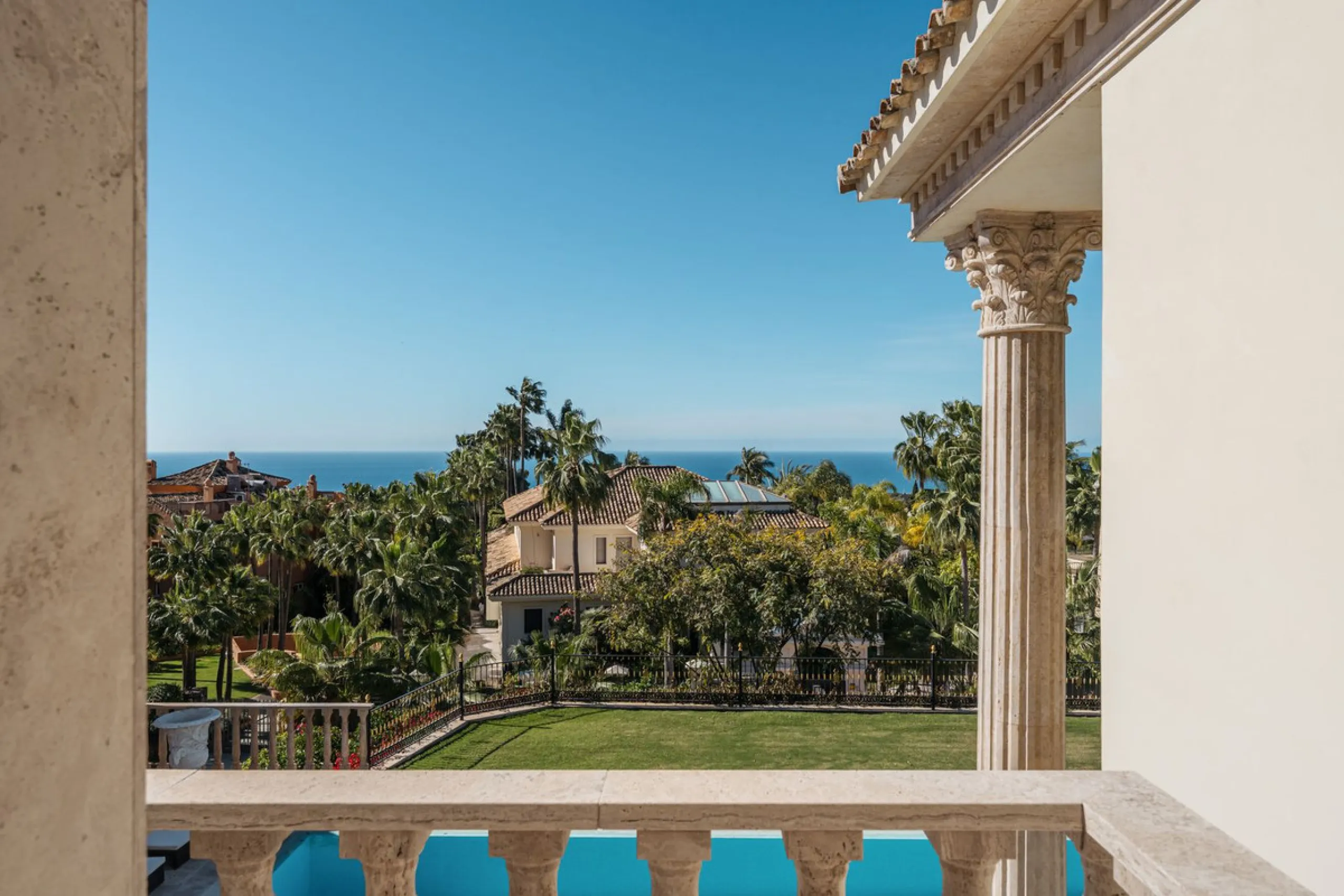 Großzügige Villa mit Meerblick und umfassender privater Ausstattung in Marbella