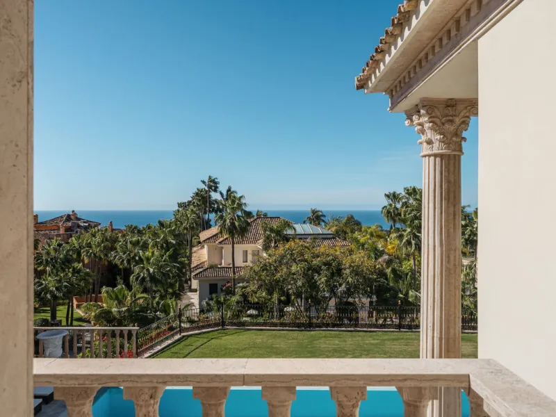 Großzügige Villa mit Meerblick und umfassender privater Ausstattung in Marbella