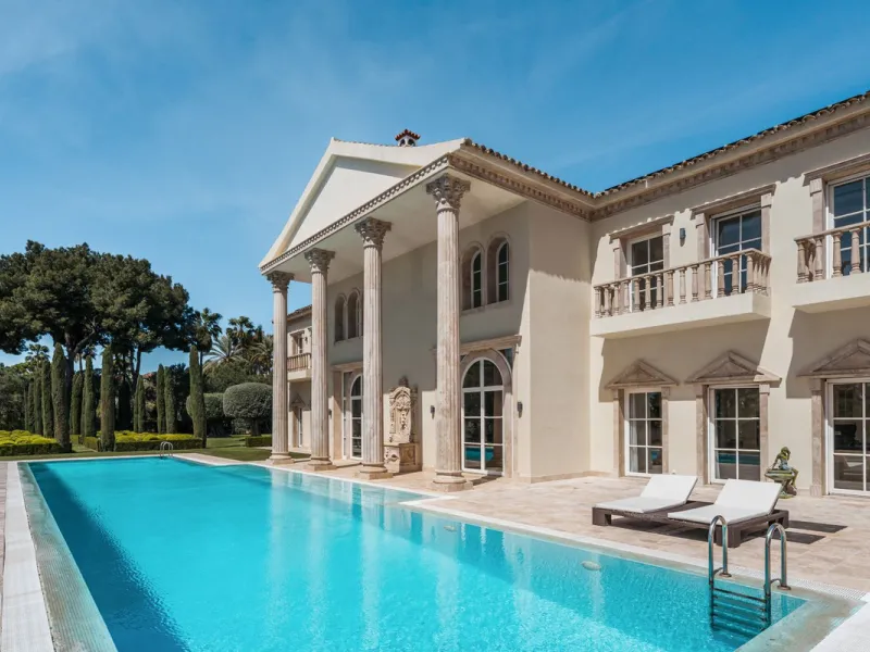 Großzügige Villa mit Meerblick und umfassender privater Ausstattung in Marbella