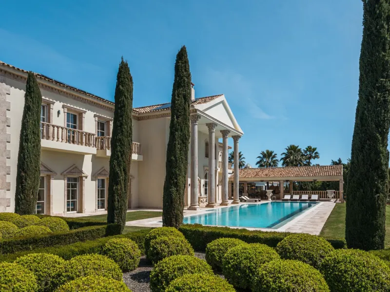 Großzügige Villa mit Meerblick und umfassender privater Ausstattung in Marbella