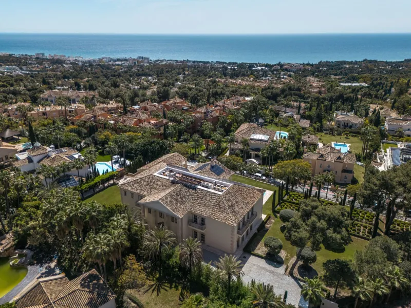Großzügige Villa mit Meerblick und umfassender privater Ausstattung in Marbella