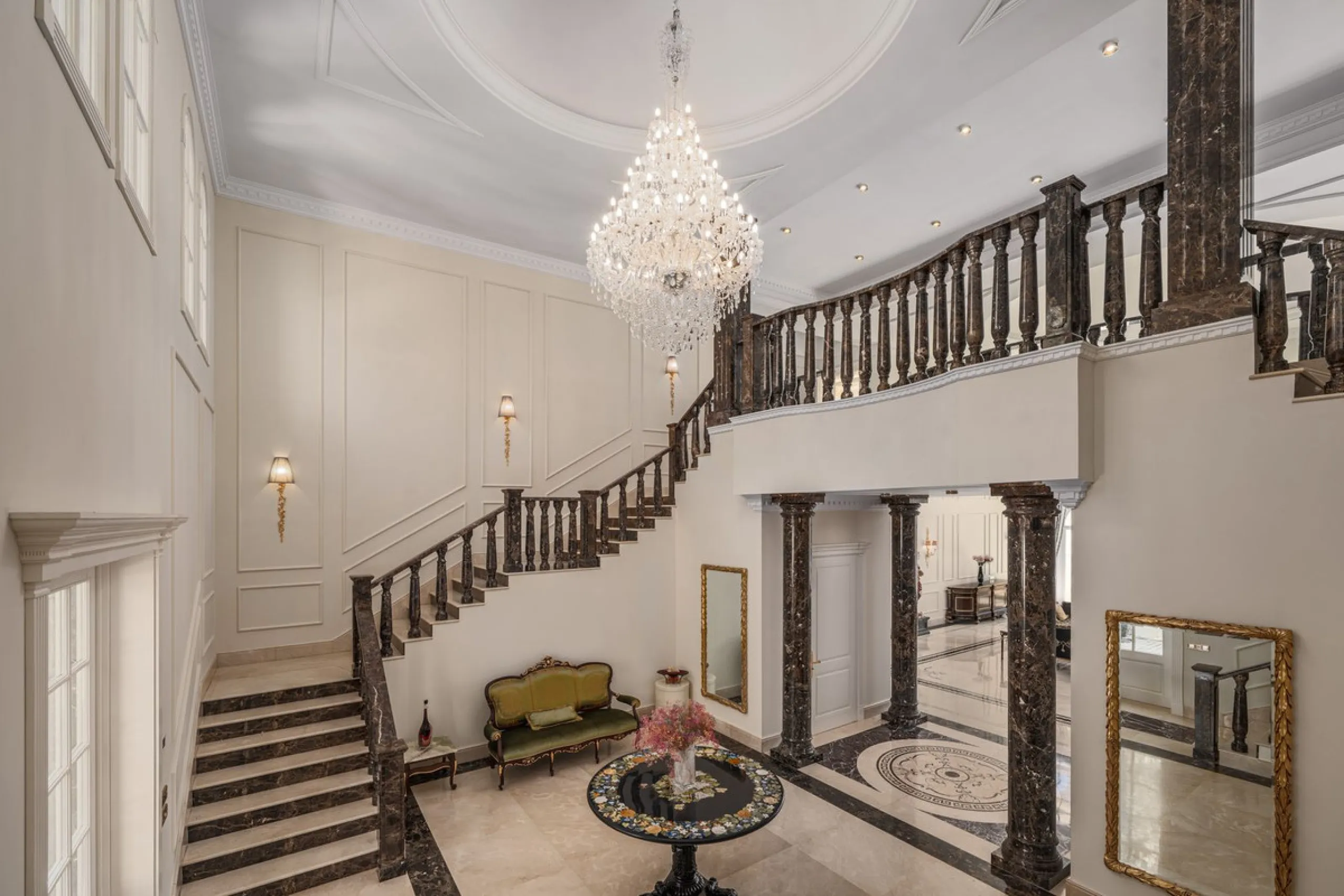 Großzügige Villa mit Meerblick und umfassender privater Ausstattung in Marbella