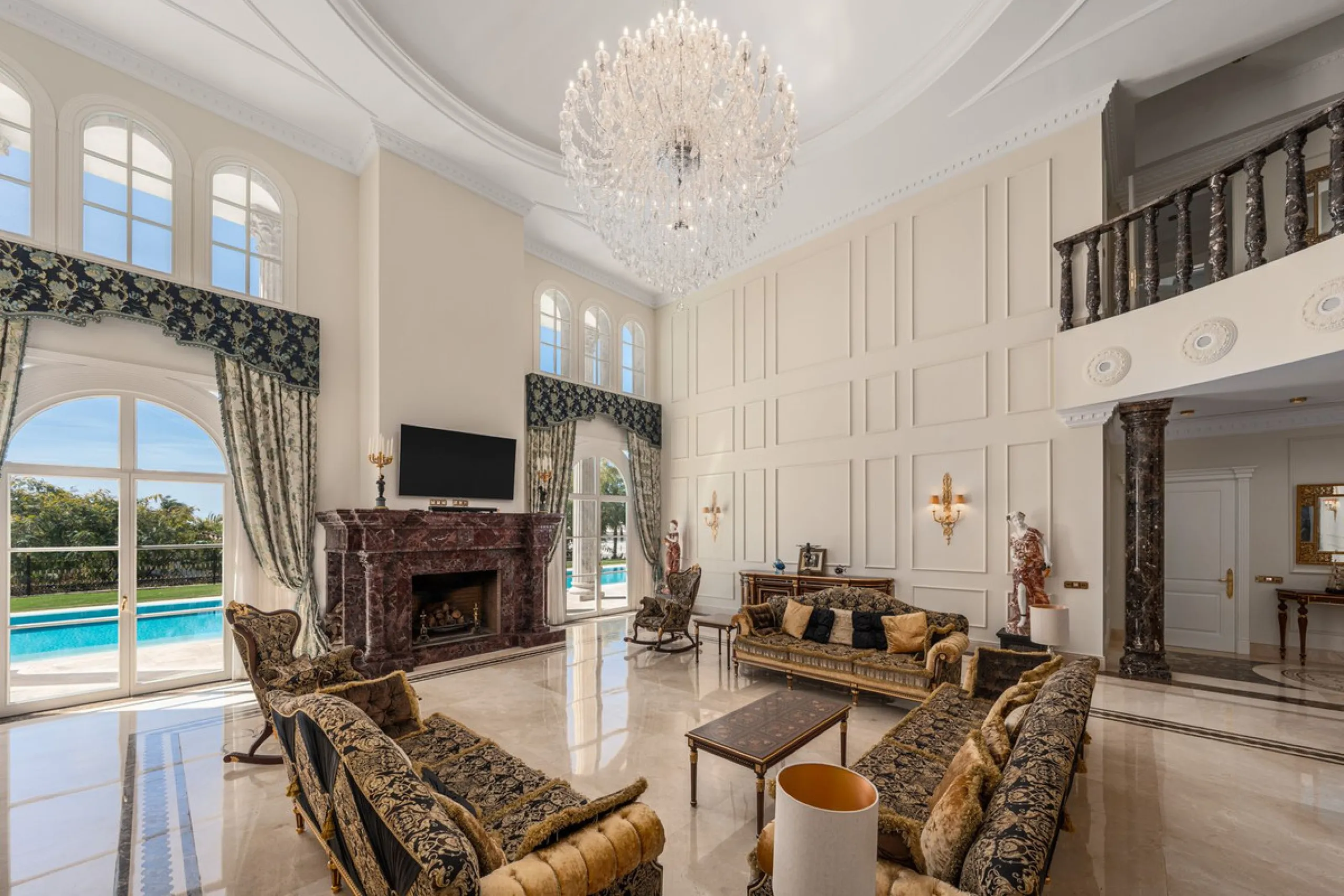 Großzügige Villa mit Meerblick und umfassender privater Ausstattung in Marbella