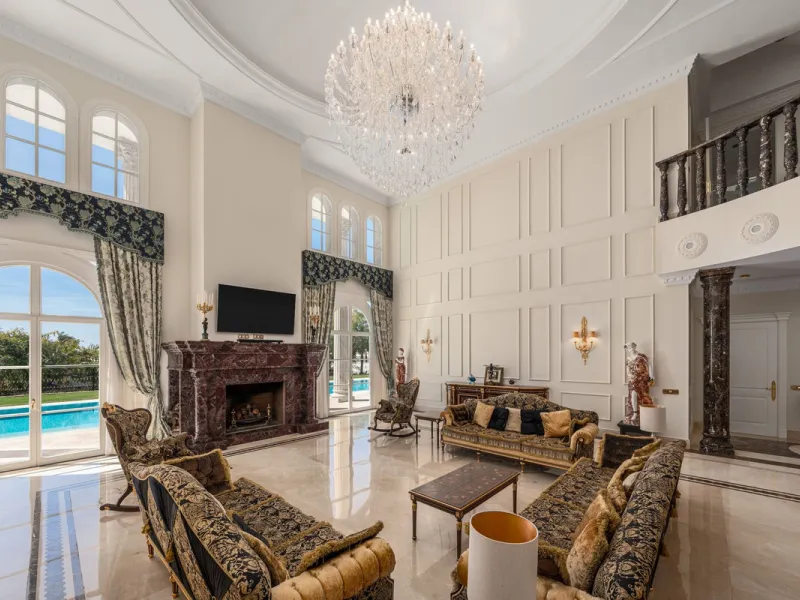 Großzügige Villa mit Meerblick und umfassender privater Ausstattung in Marbella