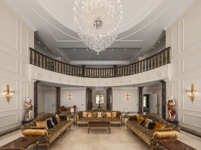 Großzügige Villa mit Meerblick und umfassender privater Ausstattung in Marbella