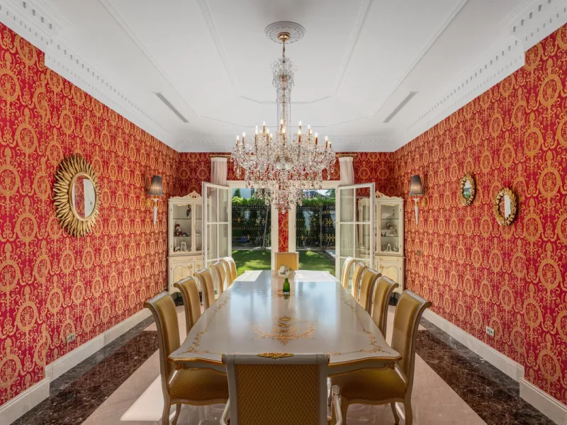 Großzügige Villa mit Meerblick und umfassender privater Ausstattung in Marbella