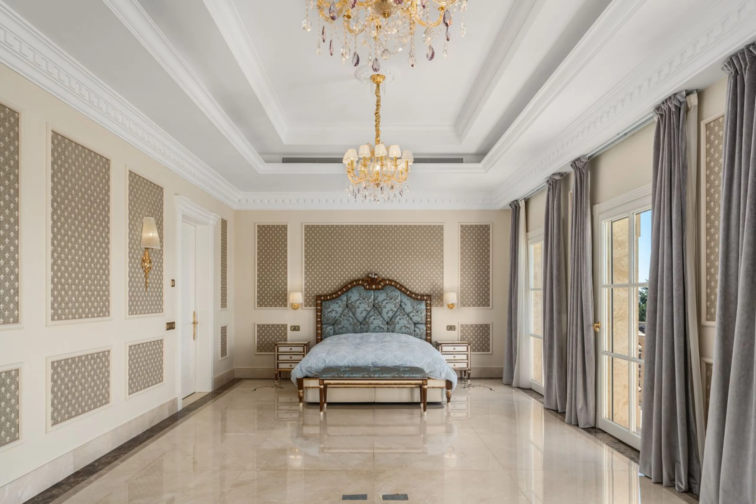 Großzügige Villa mit Meerblick und umfassender privater Ausstattung in Marbella