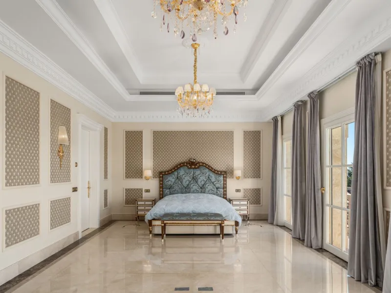 Großzügige Villa mit Meerblick und umfassender privater Ausstattung in Marbella
