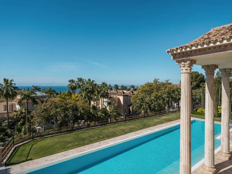 Großzügige Villa mit Meerblick und umfassender privater Ausstattung in Marbella