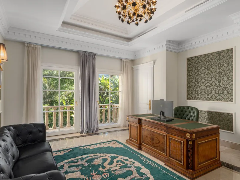 Großzügige Villa mit Meerblick und umfassender privater Ausstattung in Marbella