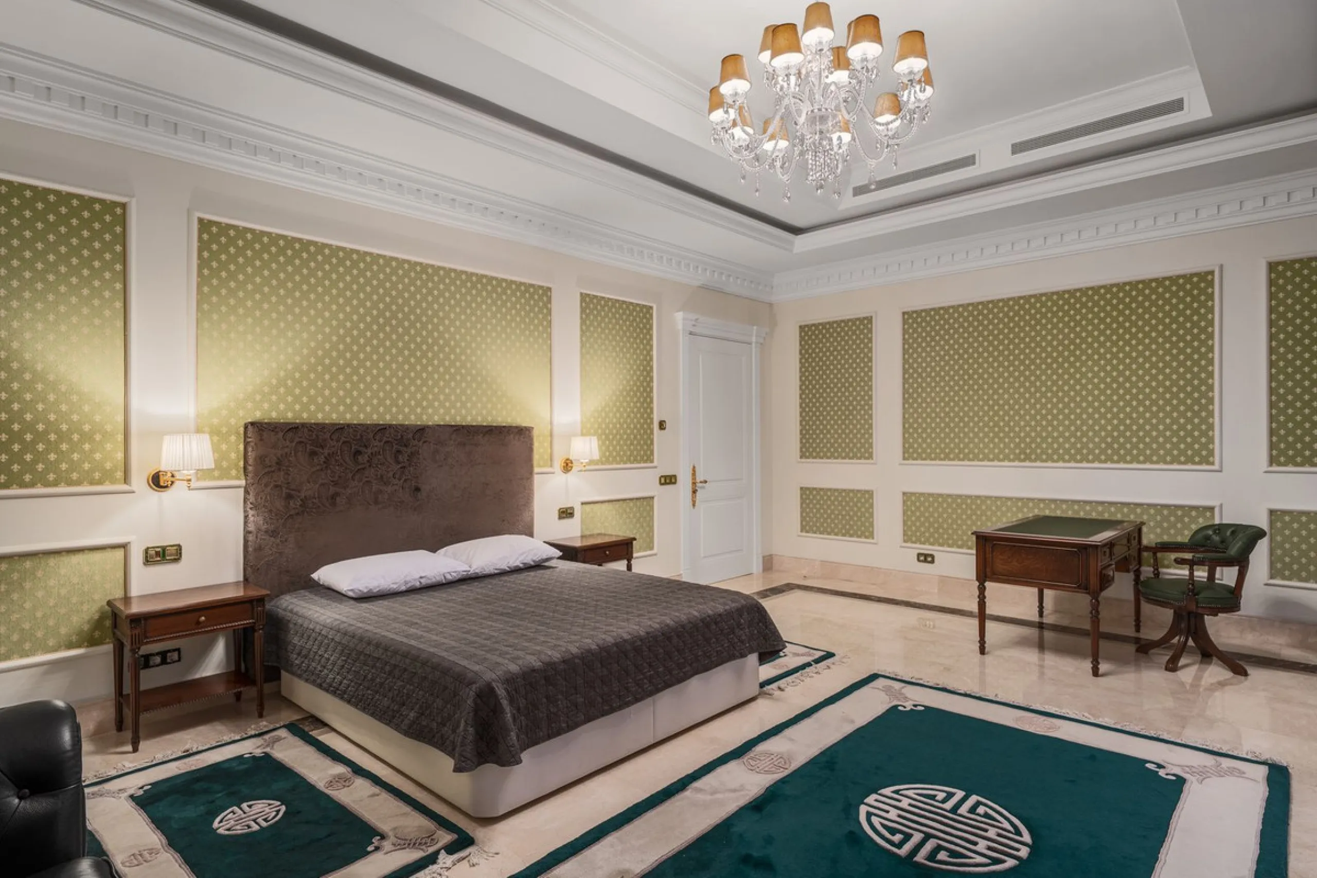 Großzügige Villa mit Meerblick und umfassender privater Ausstattung in Marbella