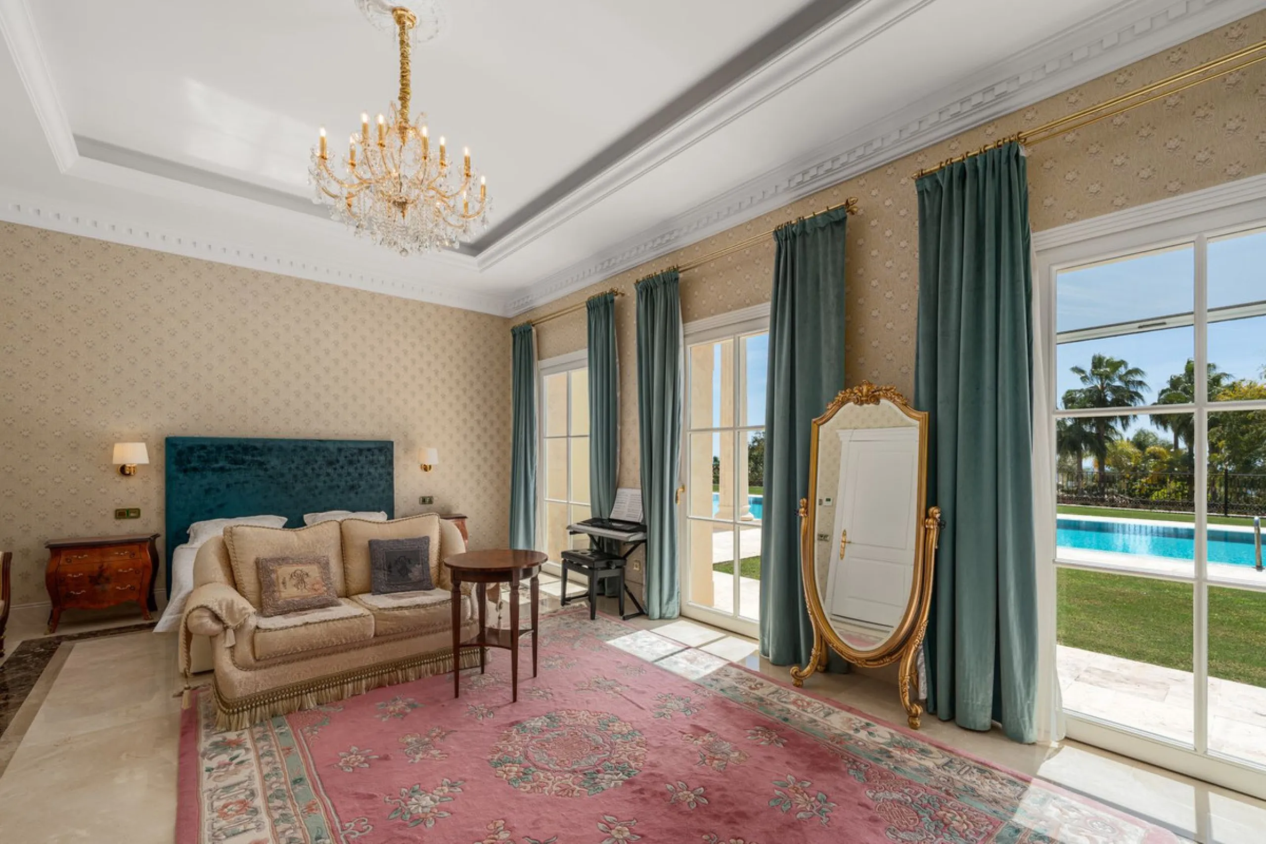 Großzügige Villa mit Meerblick und umfassender privater Ausstattung in Marbella