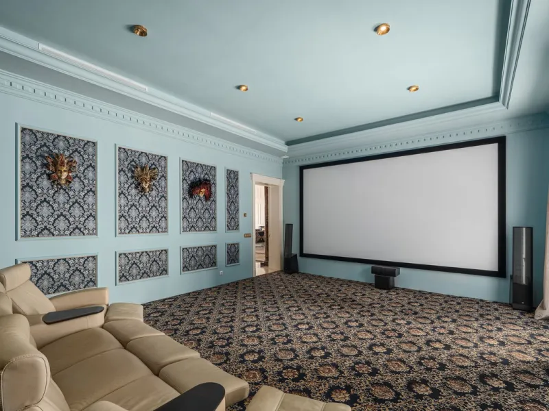 Großzügige Villa mit Meerblick und umfassender privater Ausstattung in Marbella