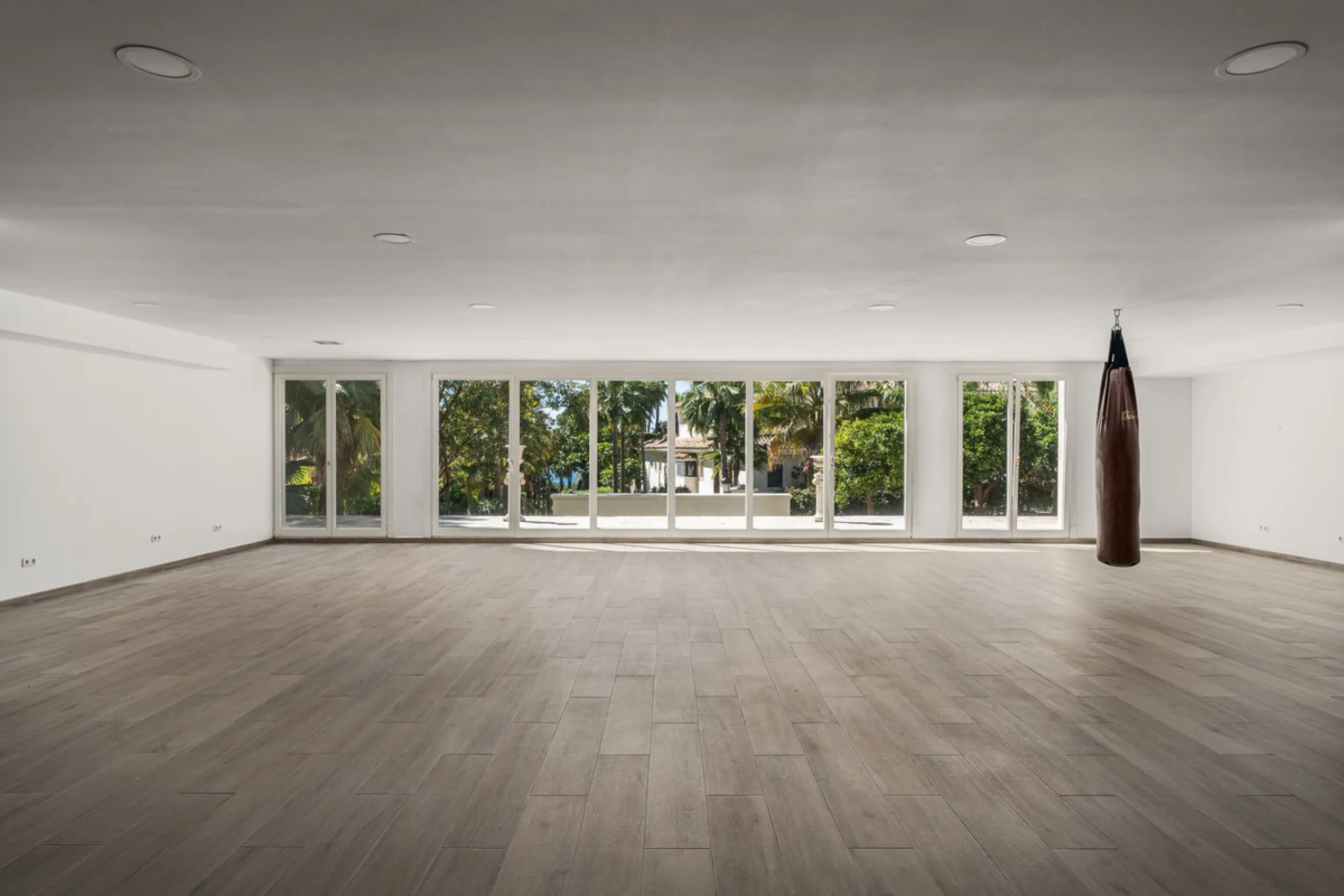 Großzügige Villa mit Meerblick und umfassender privater Ausstattung in Marbella