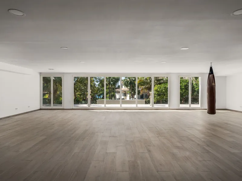 Großzügige Villa mit Meerblick und umfassender privater Ausstattung in Marbella