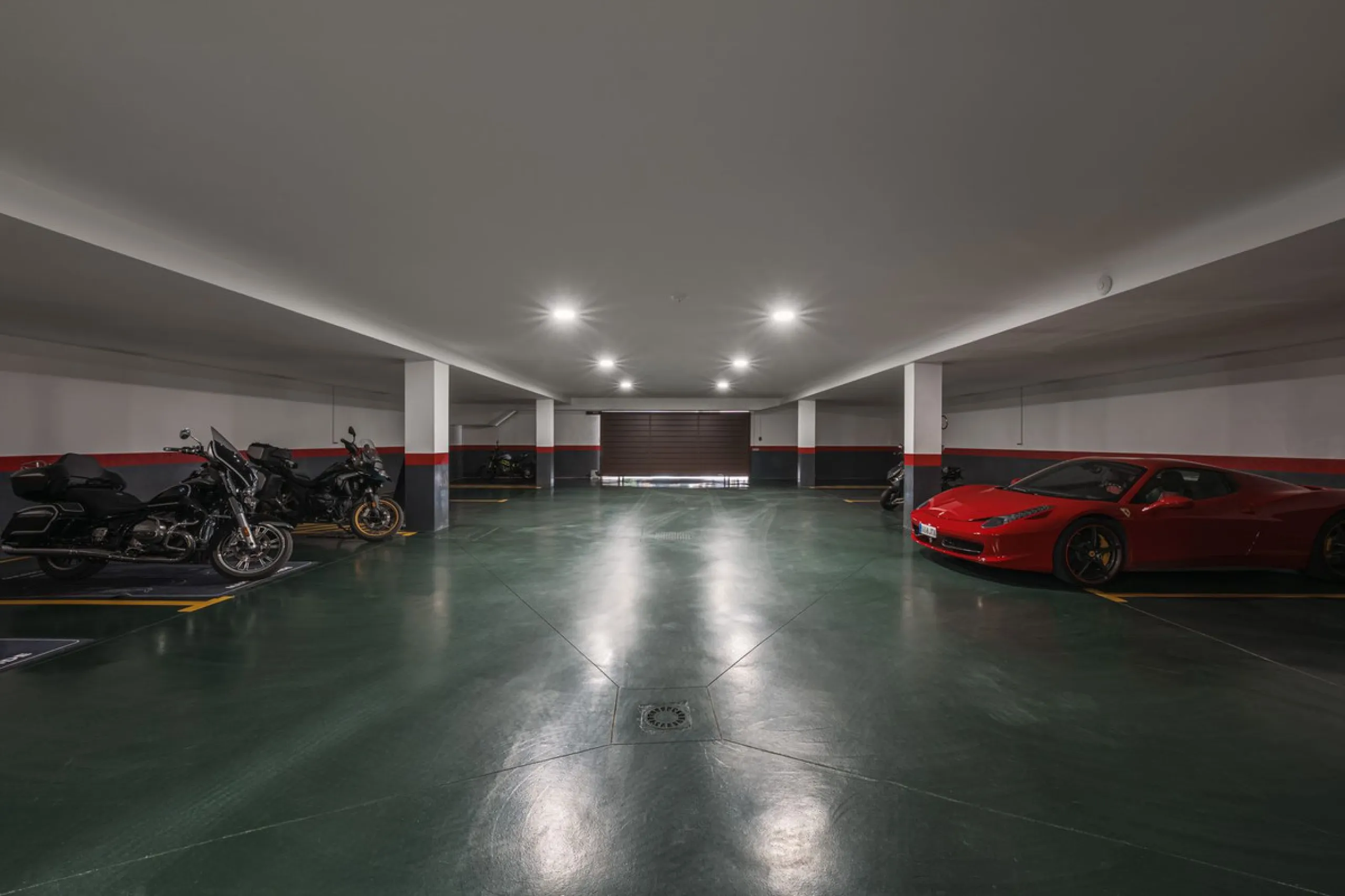 Großzügige Villa mit Meerblick und umfassender privater Ausstattung in Marbella
