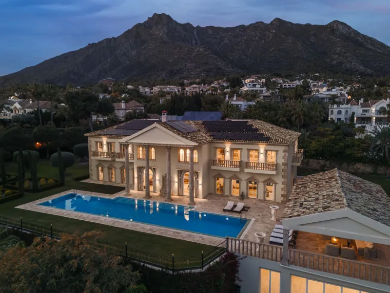 Großzügige Villa mit Meerblick und umfassender privater Ausstattung in Marbella