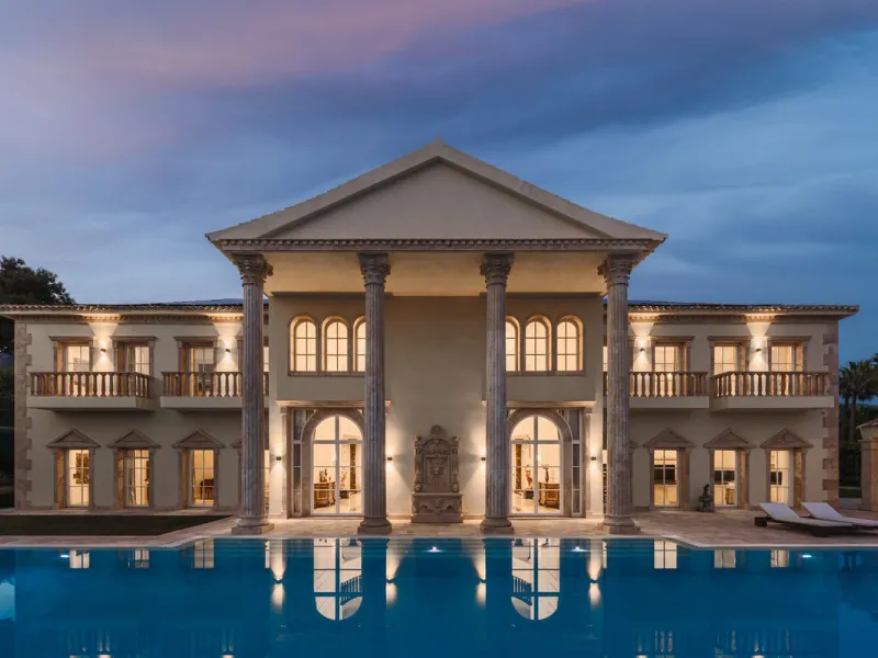 Großzügige Villa mit Meerblick und umfassender privater Ausstattung in Marbella
