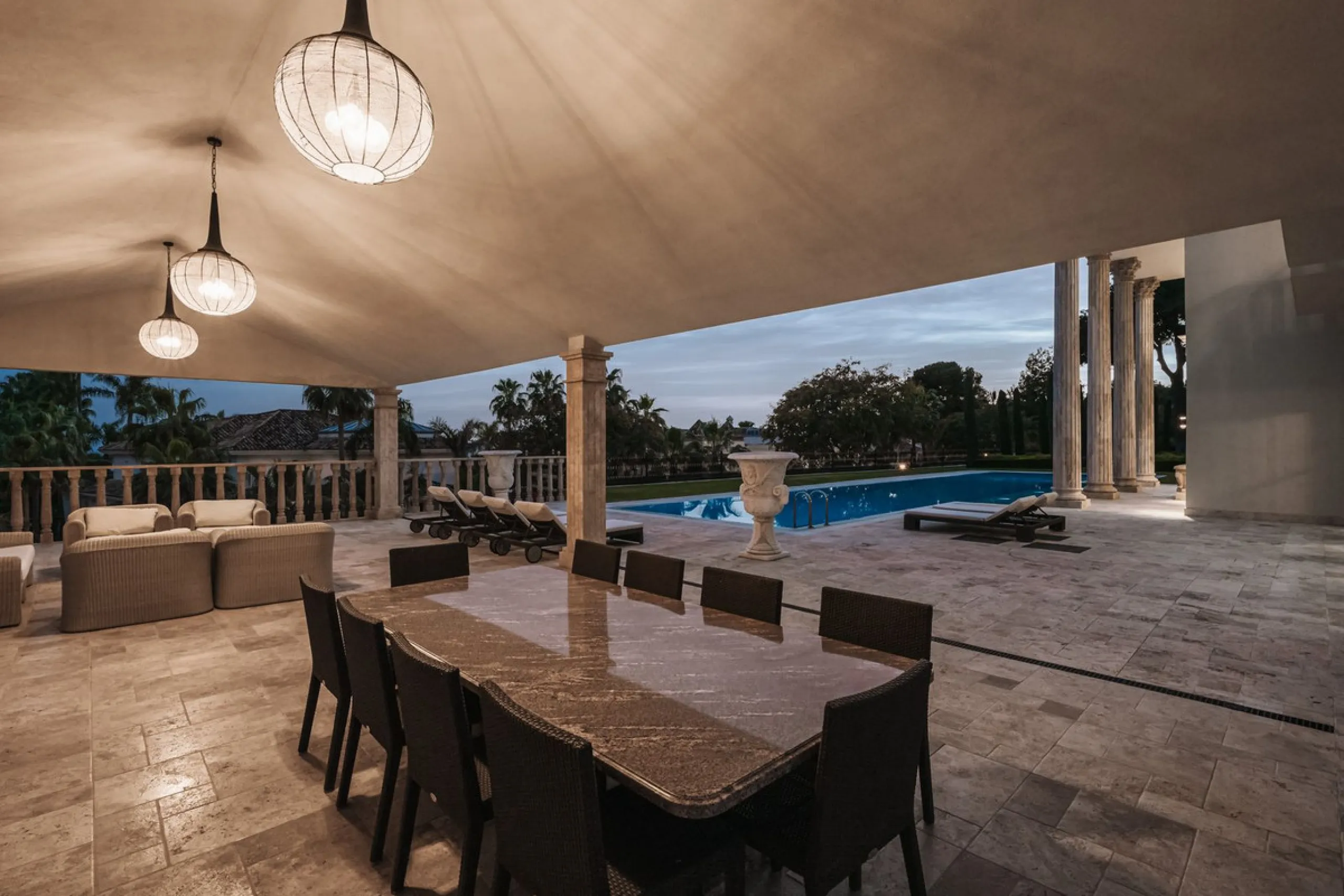 Großzügige Villa mit Meerblick und umfassender privater Ausstattung in Marbella
