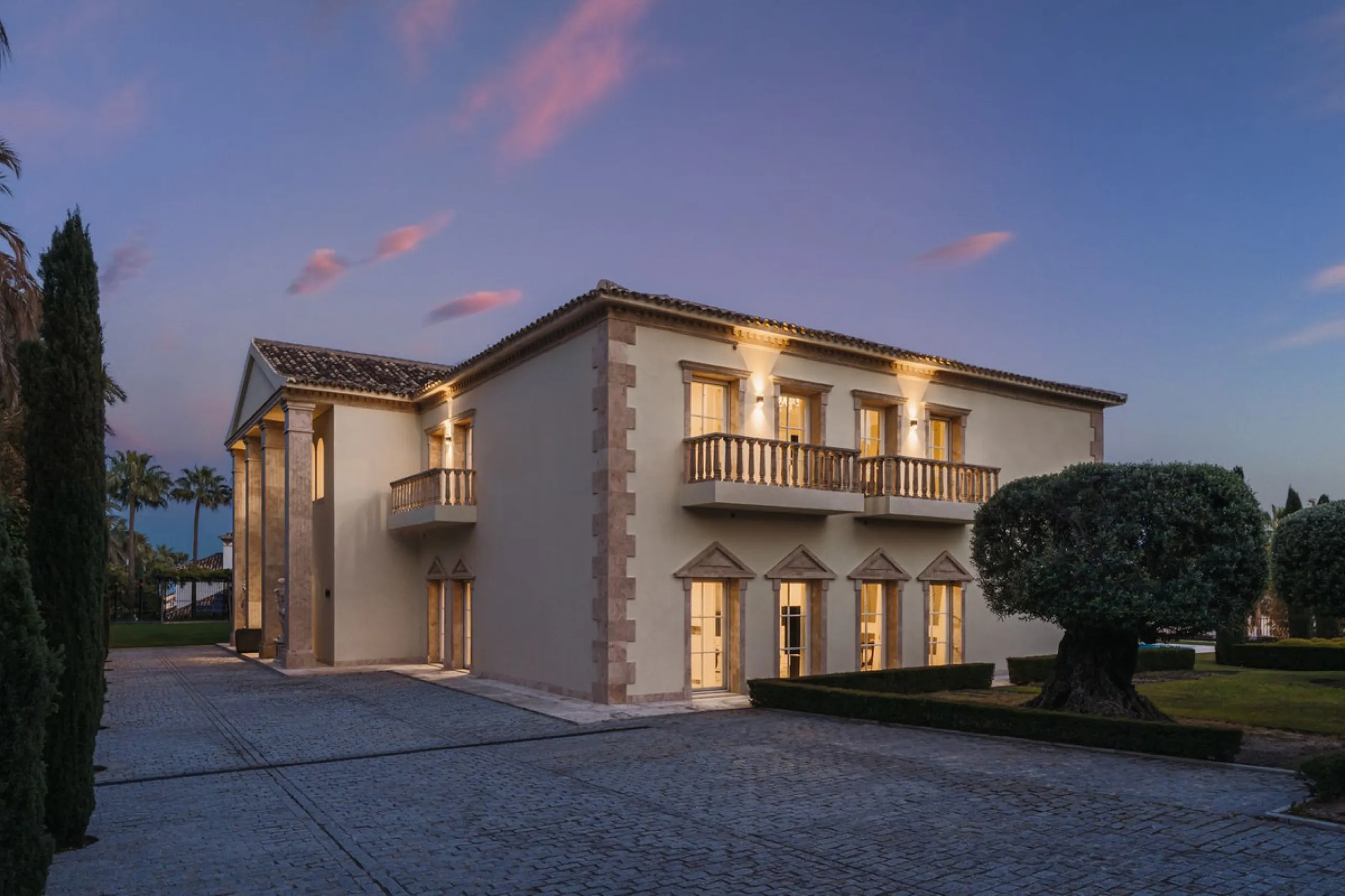 Großzügige Villa mit Meerblick und umfassender privater Ausstattung in Marbella