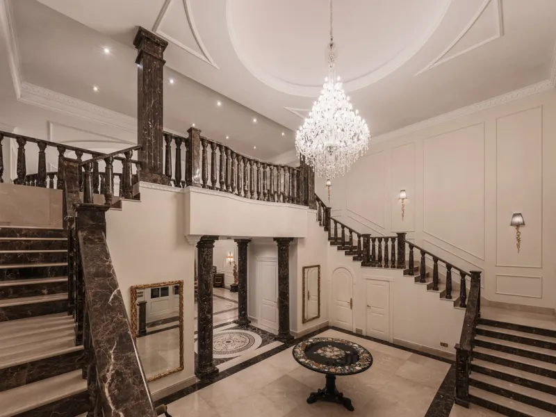 Großzügige Villa mit Meerblick und umfassender privater Ausstattung in Marbella