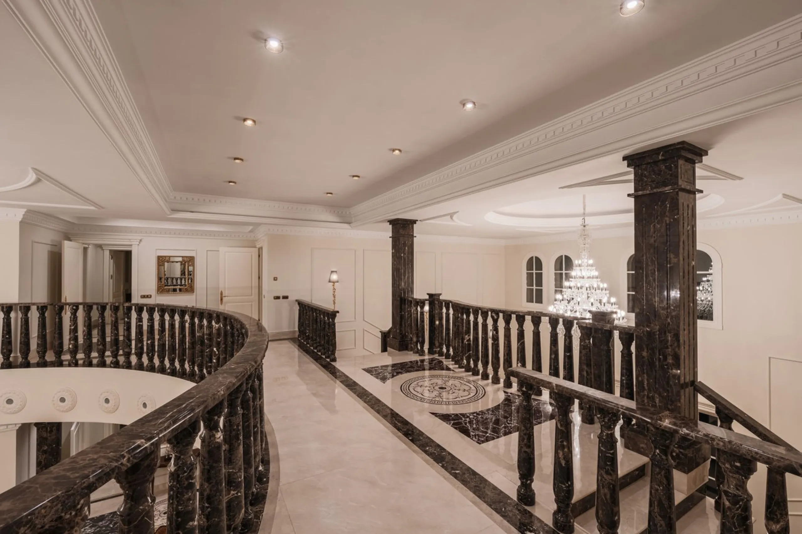 Großzügige Villa mit Meerblick und umfassender privater Ausstattung in Marbella
