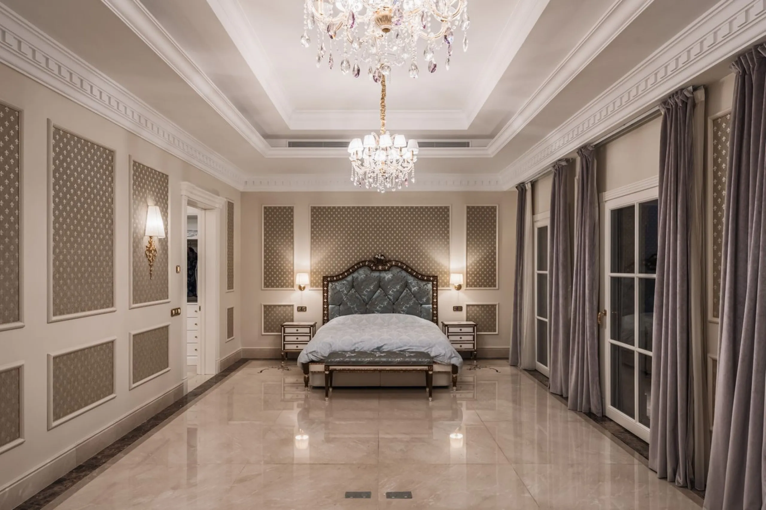 Großzügige Villa mit Meerblick und umfassender privater Ausstattung in Marbella