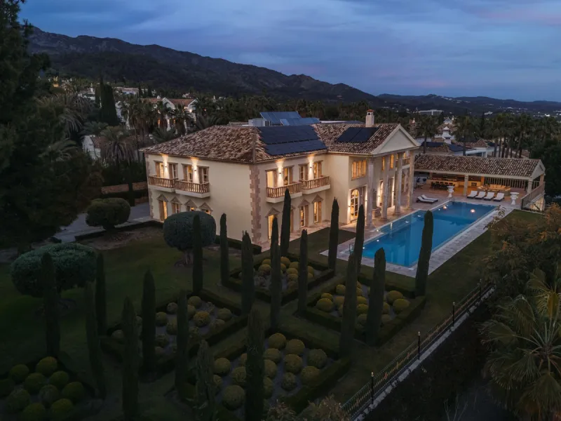 Großzügige Villa mit Meerblick und umfassender privater Ausstattung in Marbella