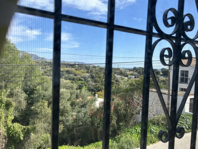 Charming Home with Endless Potential & Stunning Sea Views!