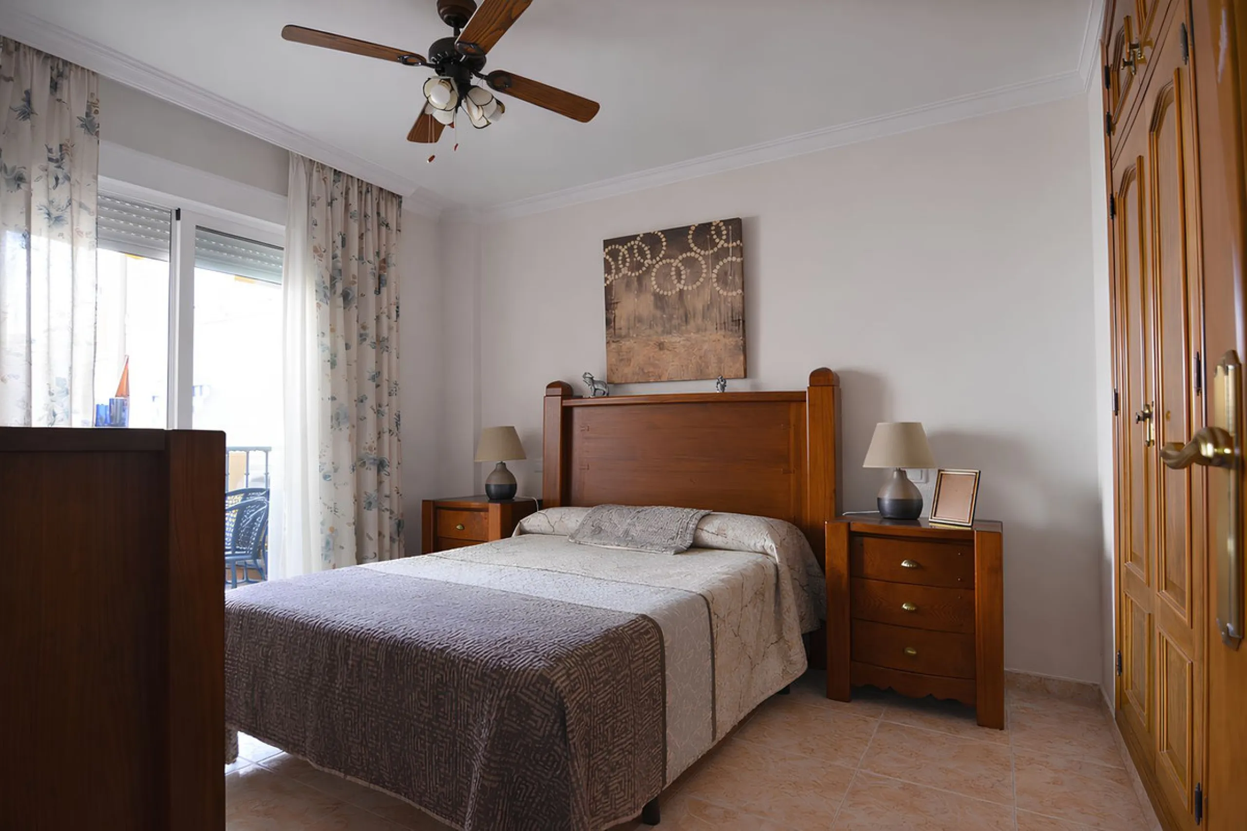 Wir freuen uns, diese prächtige Wohnung im begehrten Viertel Las Lagunas vorzustellen