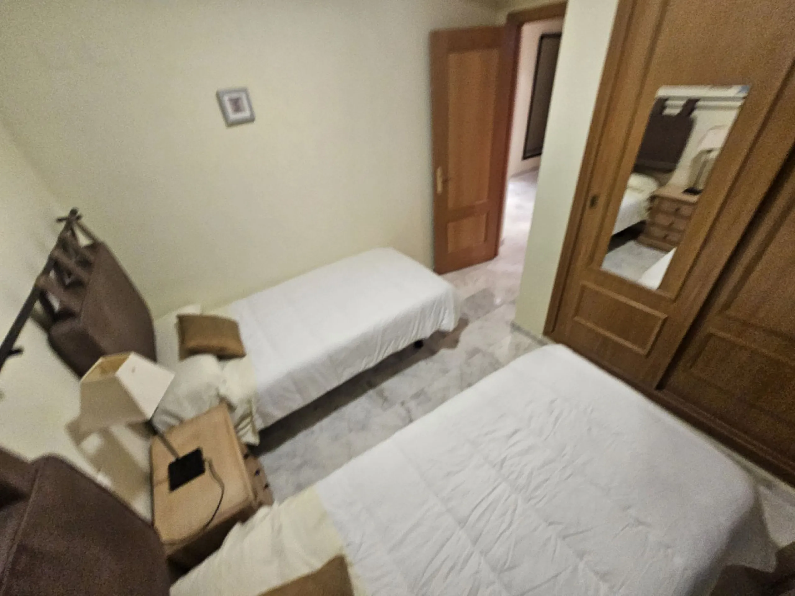 Discover your new home next to Miraflores! This charming corner apartment on the second floor offers you a comfortable and sophisticated lifestyle. With 117 m² built, it has three large bedrooms, two bathrooms and built-in wardrobes that optimize space. T