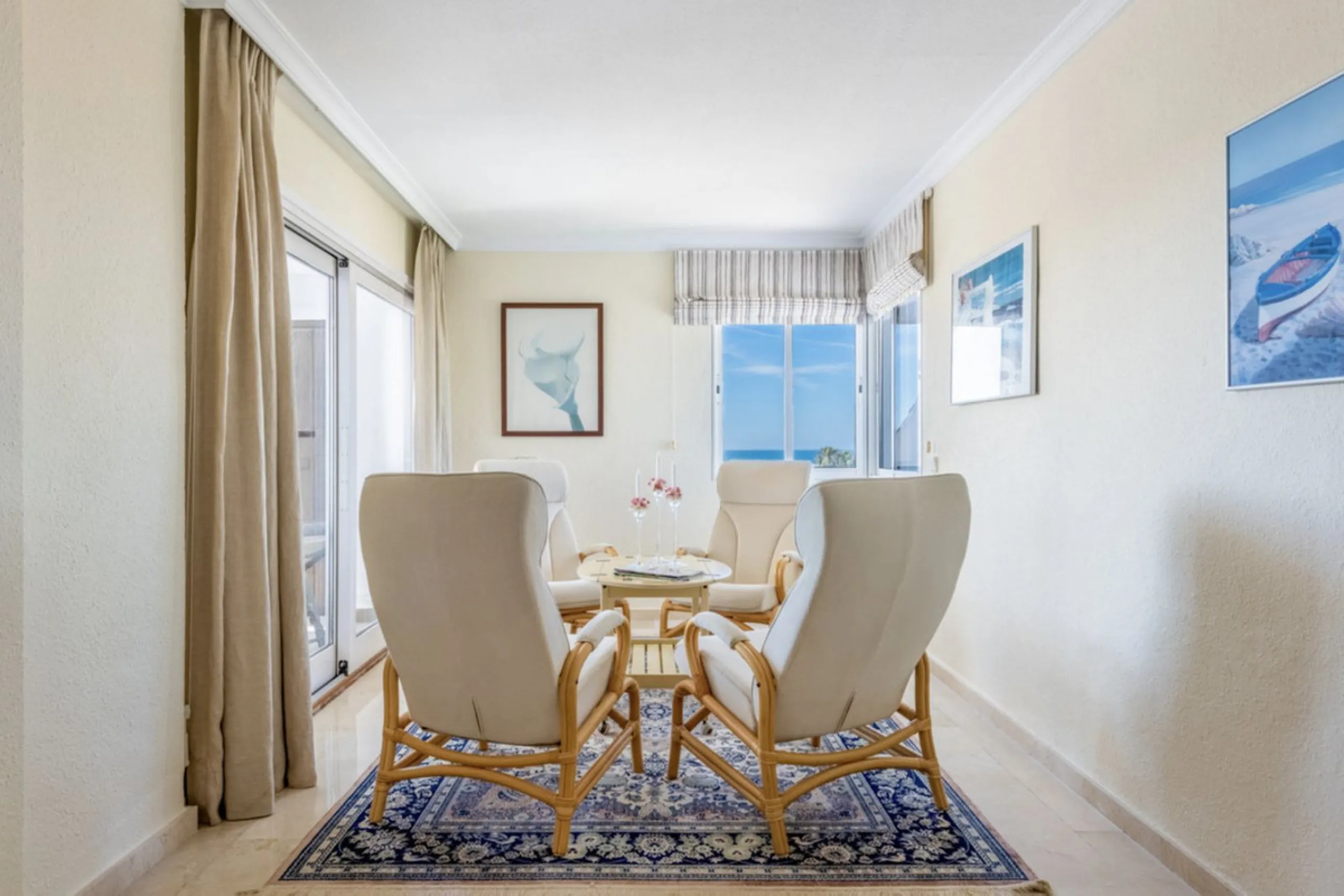 Fantastic 4 bedroom apartement with panoramic sea and mountain views,very private many facilities such as sauna gym 24 security and reception walking distance to