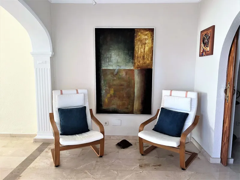 Fantastic 4 bedroom apartement with panoramic sea and mountain views,very private many facilities such as sauna gym 24 security and reception walking distance to