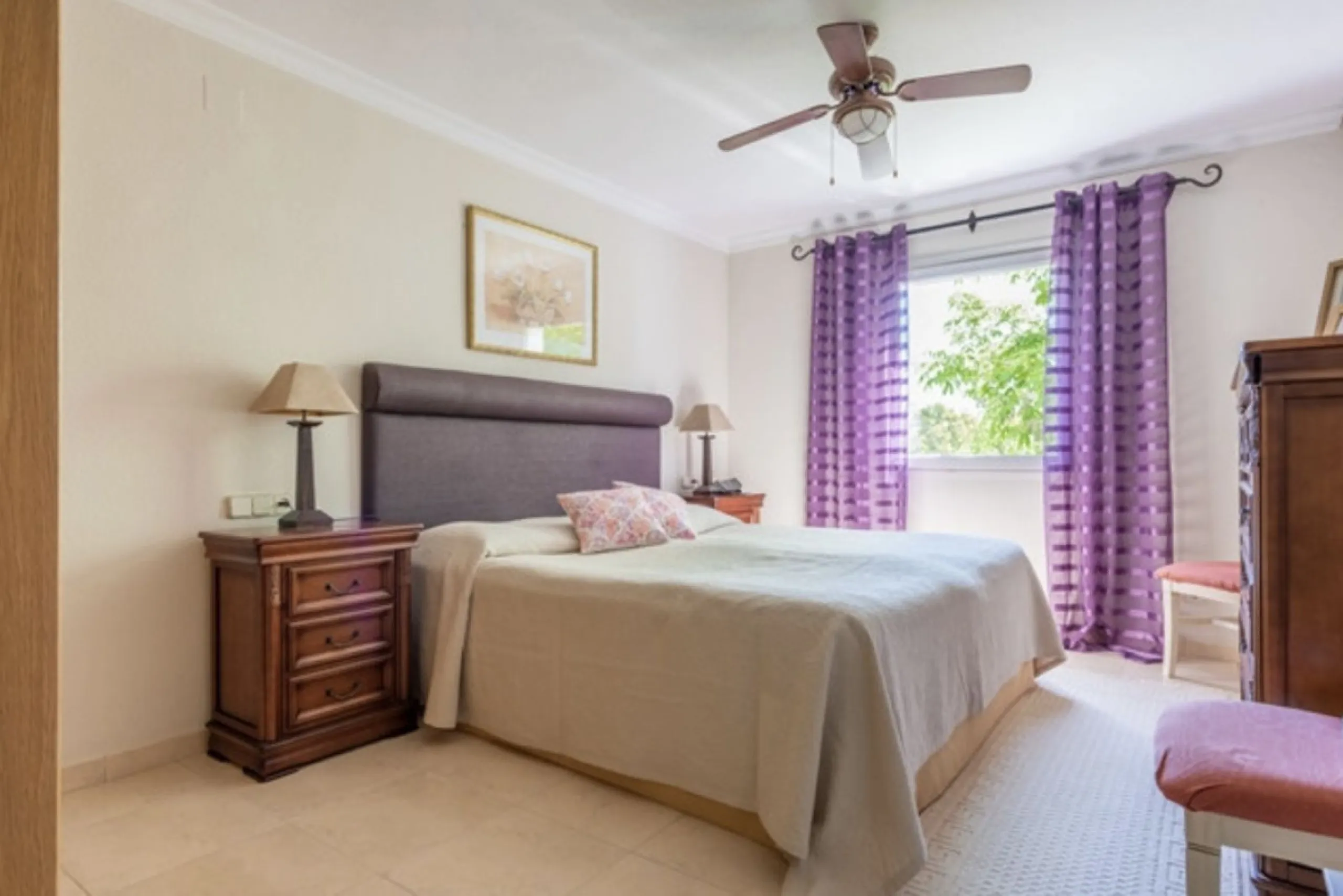 Fantastic 4 bedroom apartement with panoramic sea and mountain views,very private many facilities such as sauna gym 24 security and reception walking distance to